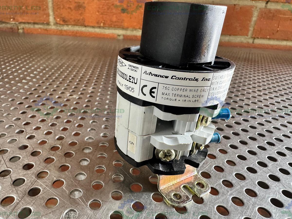 Used Advance Controls CB0320003LE2U 3 Pole, 32/40-AMP Rotary Cam Disconnect Switch