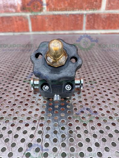 Used ITT Pure Flo .75-316L-RA15MAX-CWP150 Diaphragm Valve w/ 3/4" Sanitary Fitting