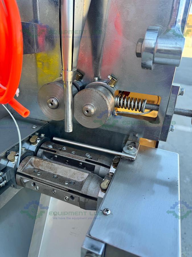  for parts or not working Chinese DS-200A Packaging Machine 220V w/ Sanch S900.2S0.75G VFD