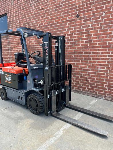 Used Toyota 7FBCU35 8000# Electric Forklift - Cushion Tires, 7700 Hours - 120" Mast