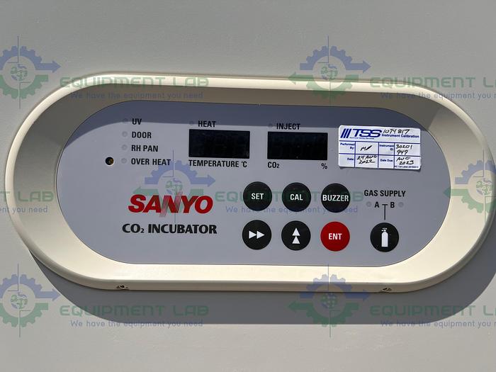 Used Sanyo  MCO-18 AIC CO2 Dual Stacked Incubator 170L, 110- 120V