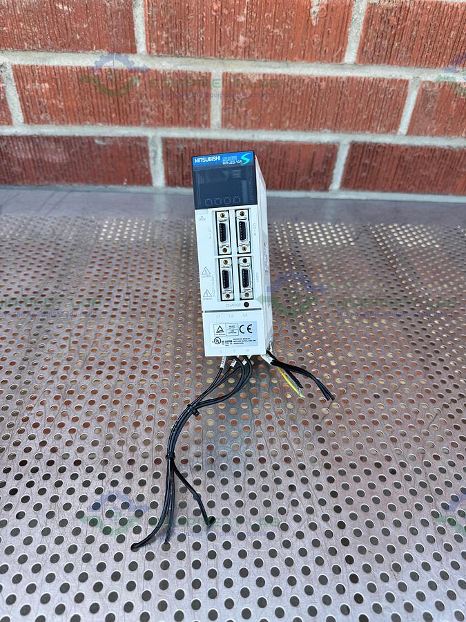 Used Mitsubishi MR-J2S-10A AC Servo Drive 100W, 170V 0-360HZ 1.1A Output