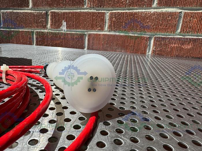 Used ABB  TB82EC1010010 Conductivity Transmitter 4-20 mA w/ Sensor