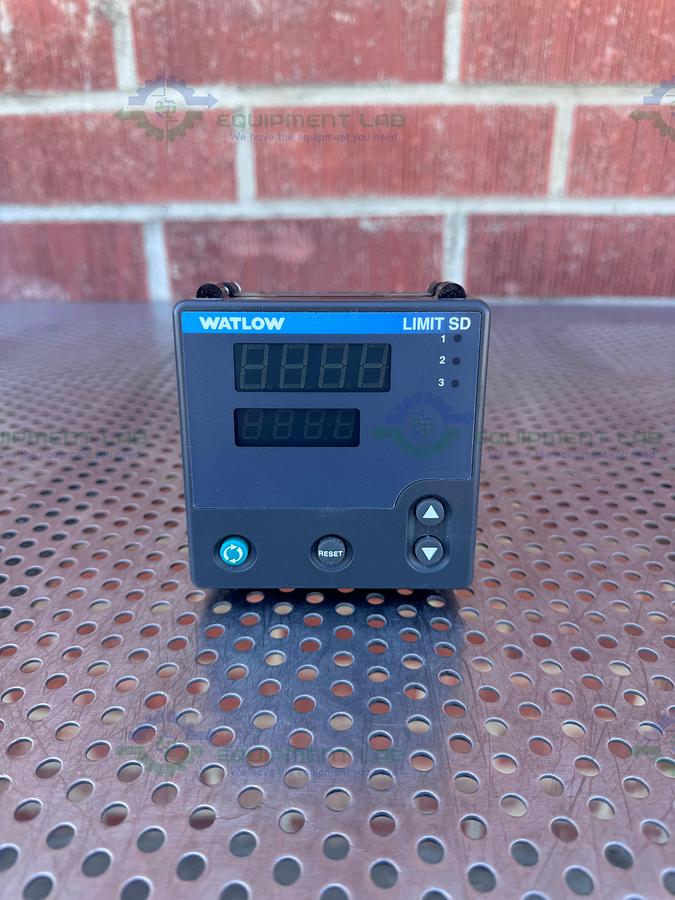 Used Watlow  SD4L-HJAE-AARG SD Series Limit Digital Controller