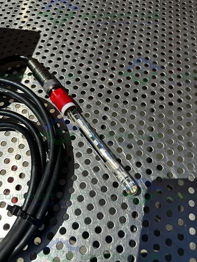 Used ABB  TB82PH1010010 Conductivity Transmitter 4-20 mA w/ Sensor