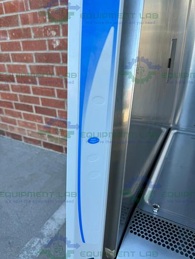 Used Labconco 3780101 Logic Biosafety Cabinet 4 Ft Class II Type A2 w/ Hydraulic Legs