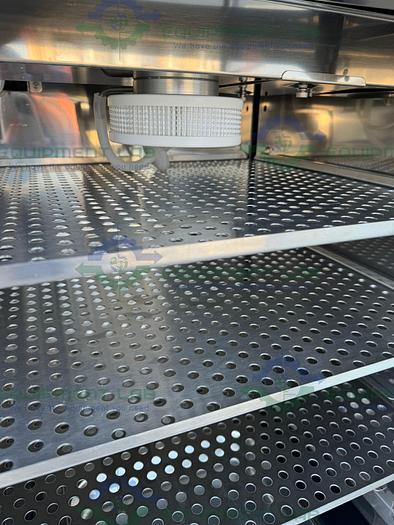 Used VWR  VWR51014992 Dual Stacked Air Jacketed CO2 Incubator 115V, 50°C, 6.5 Cu. Ft