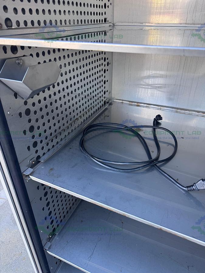 Used Thermo Scientific 3950 CO2 Incubator Temp Range 29 CuFT, 60C°, 120V