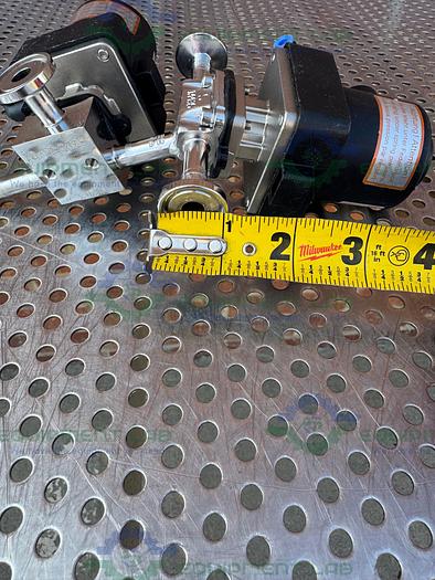 Used 2 Gemu CO26690 4-way Diaphragm Valve w/ 1/2" Sanitary Fitting