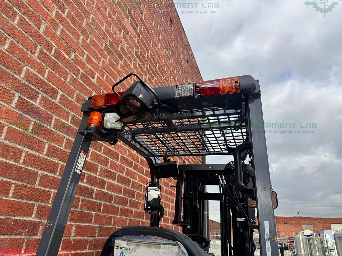 Used Toyota 8FBCU25 Electric Forklift  5000 lbs Capacity 4 Stage Mast w/ Charger