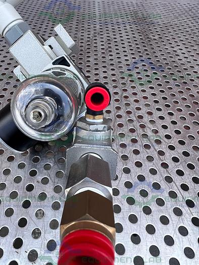 Used SMC  AW2000-02 Filter Regulator  w/ SMC VHS2000