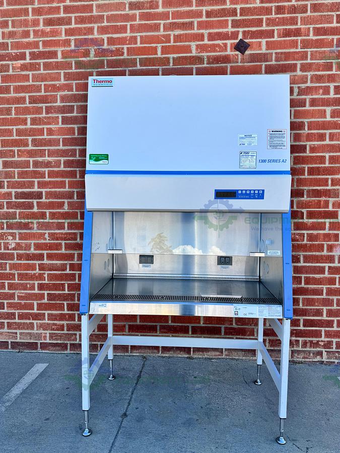 Used Thermo 1375 Biosafety Cabinet 1300 Series Class II Type A2 4 Ft