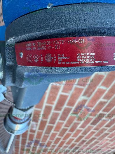 Used Magnetrol 705-5100-110/7EF-E4PN-024  Level Transmitter w/ 2.5" Fitting