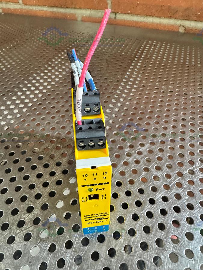 Used Turck IM31-22Ex-i Analog Signal Isolator Interface Module