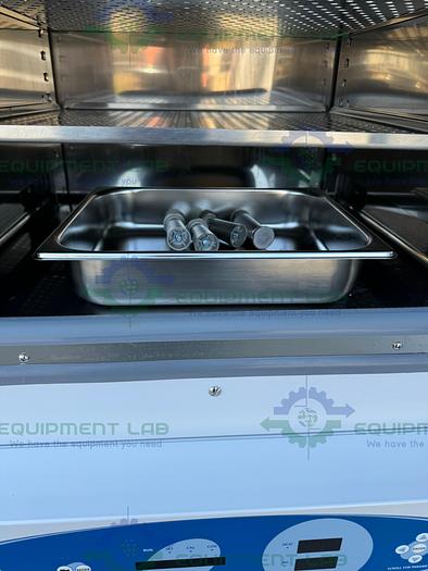 Used VWR  VWR51014992 Dual Stacked Air Jacketed CO2 Incubator 115V, 50°C, 6.5 Cu. Ft