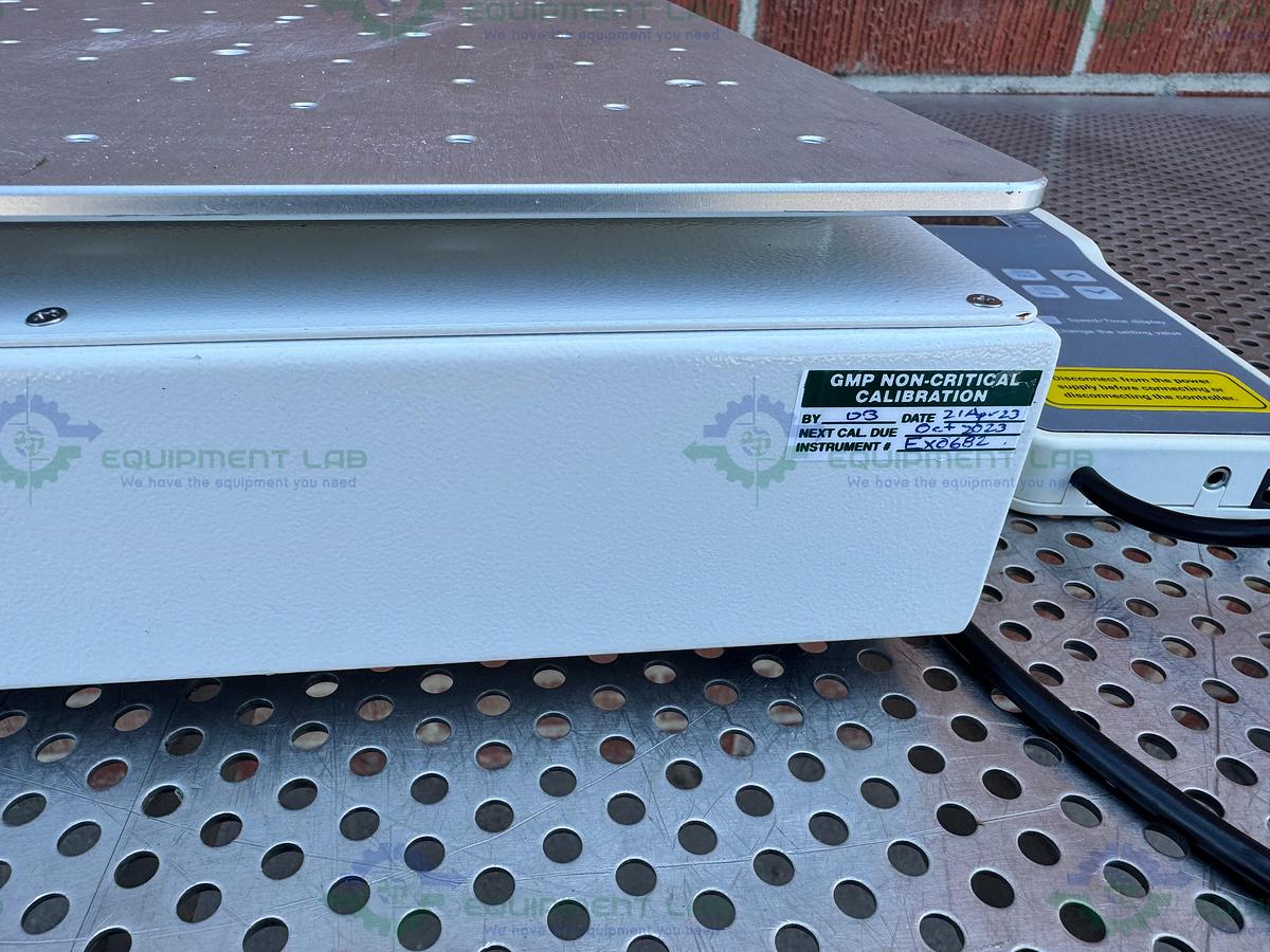 Used Thermo 88881101 Benchtop CO2 Resistant Shaker w/ Thermo 88881127B Controller
