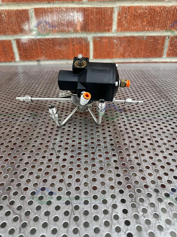 Used Whitey/Swagelok 131 DA Pneumatic Double Acting Actuator w/ SS-43Y6FS2 Valve