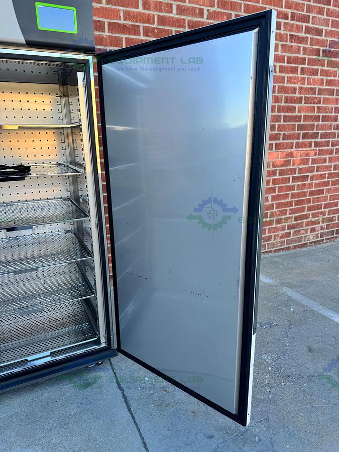 Used Caron 7001-33-1 Reach In Refrigerated Incubator  5 to +70°C, 33 Cu, Ft, 115 V