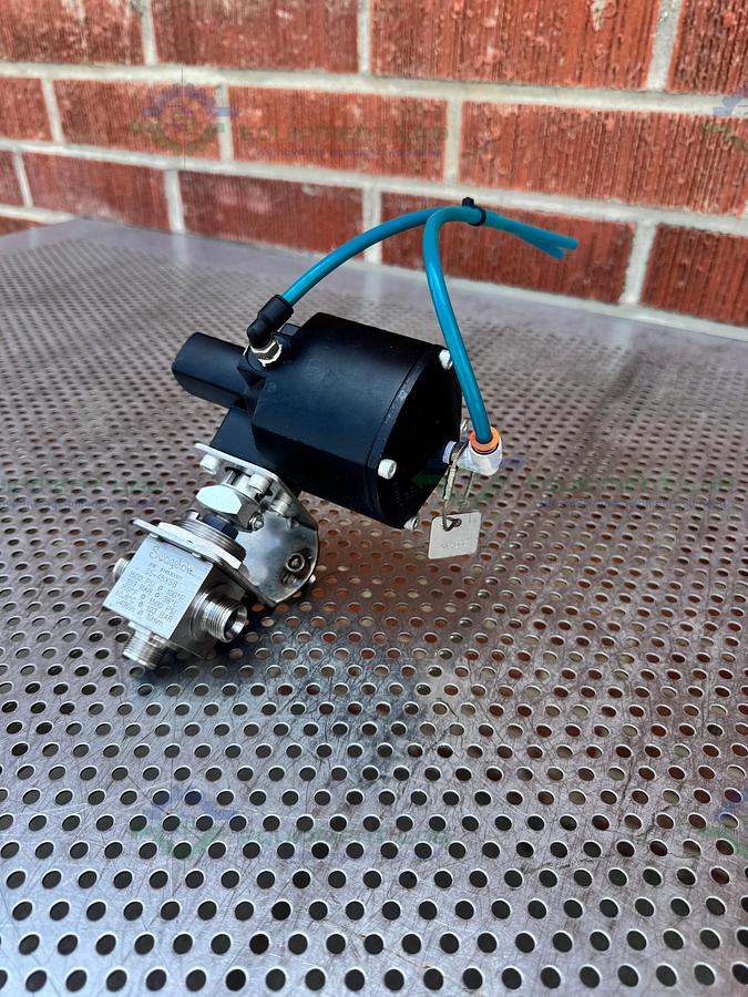 Used Whitey/Swagelok 153 DA Pneumatic Double Acting Actuator 200 PSI w/ SS45XS8 Valve