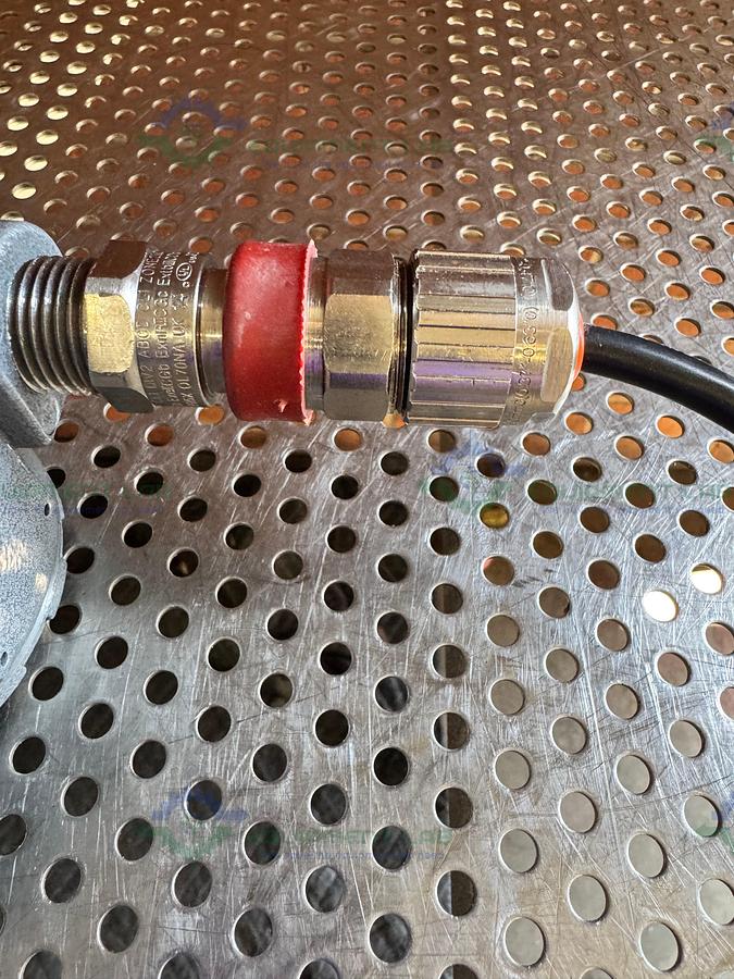 Used Dwyer TTE-104-W Temperature Transmitter 10-35 VDC