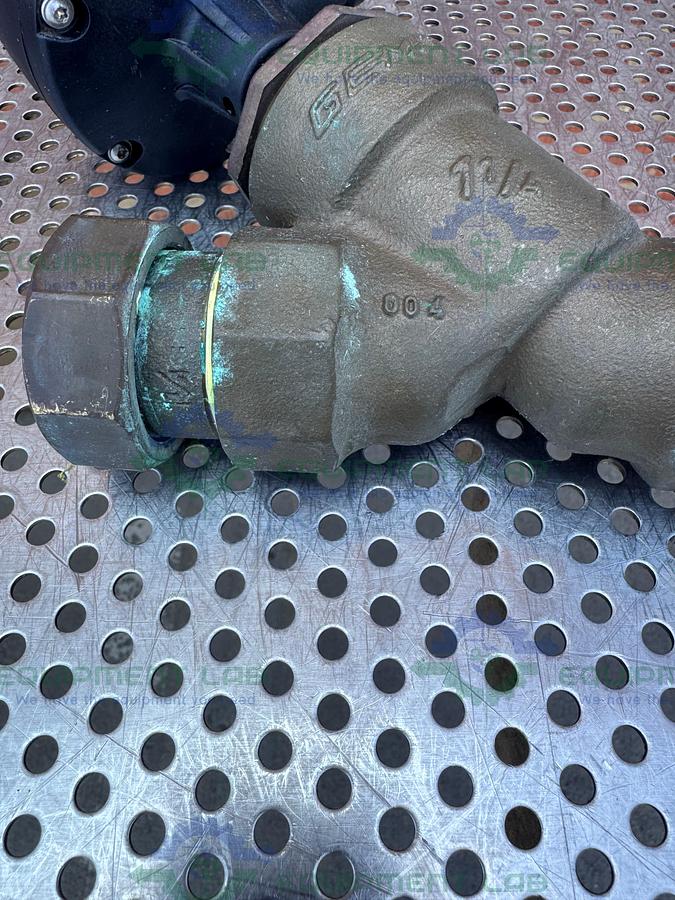 Used Gemu  554/32 Pneumatic Angle Seat Globe Valve w/ 1 1/4" to 1 1/2 Threaded Fitting