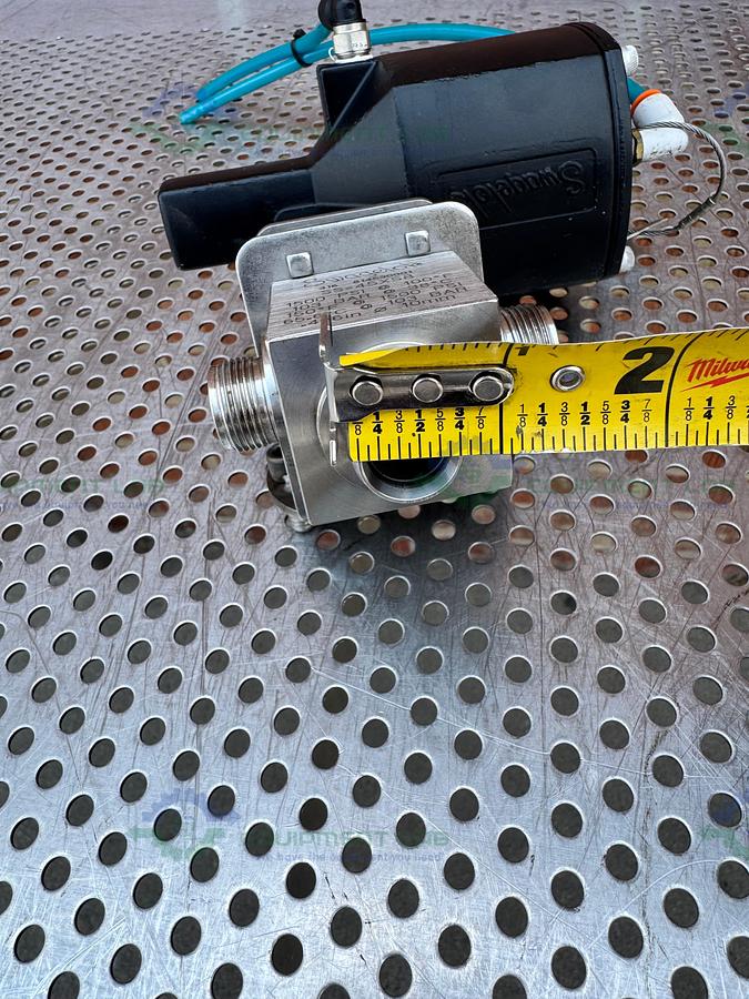 Used Whitey/Swagelok 153 DA Pneumatic Double Acting Actuator 200 PSI w/ SS45XS8 Valve