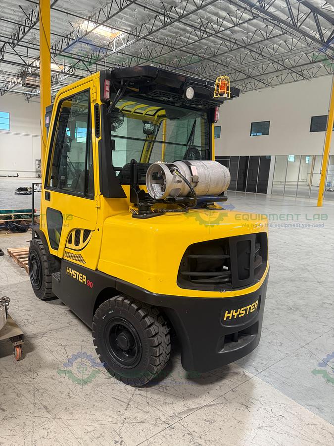 Used Hyster H90FT Forklift 9000 Lbs Capacity 3 Stage Mast w/ Heating and AC MFG 21