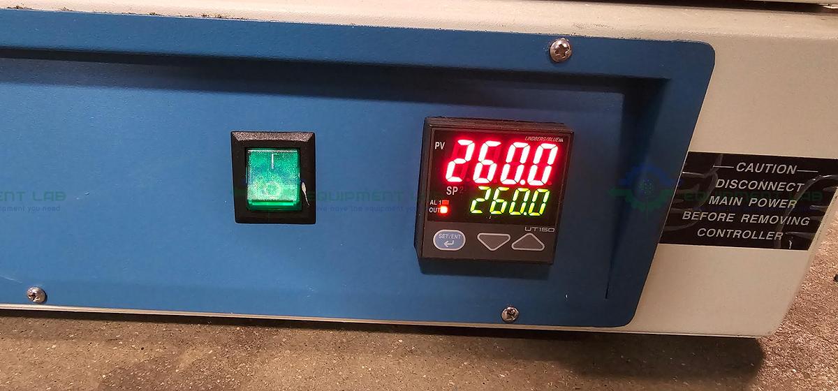 Used Lindberg / Blue M / Thermo V0914A Vacuum Oven 6° to 260°C, 0.65 cu. ft.