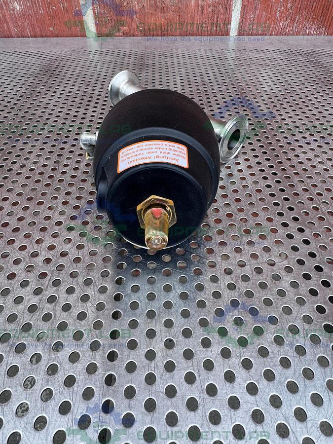 Used Gemu 554/25/D55 Pneumatic Angle Seat Globe Valve w/ 1" Sanitary Fitting