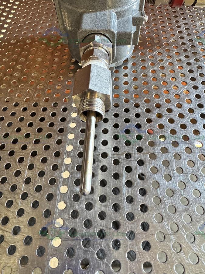 Used Dwyer TTE-104-W Temperature Transmitter 10-35 VDC