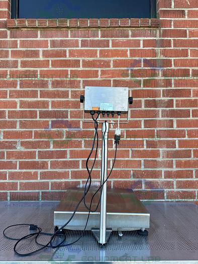 Used Ohaus Defender  5000 Series Xtreme W 500 Lbs SS Scale w/ 24" x 24" Platform