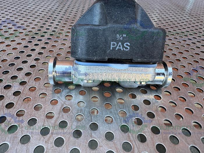 Used ITT Pure Flo .75-316L-RA20MAX-CWP150 Diaphragm Valve w/ 3/4" Sanitary Fitting