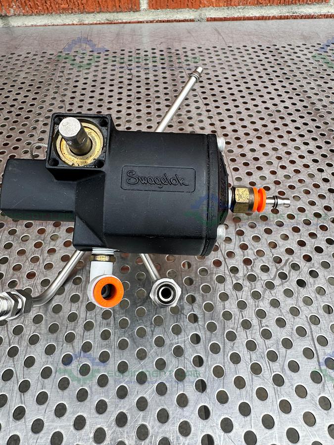 Used Whitey/Swagelok 131 DA Pneumatic Double Acting Actuator w/ SS-43Y6FS2 Valve
