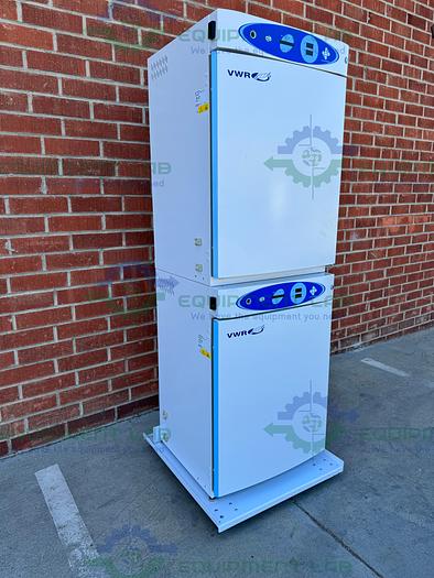 Used VWR  VWR51014992 Dual Stacked Air Jacketed CO2 Incubator 115V, 50°C, 6.5 Cu. Ft