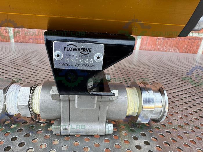 Used Flowserve L 93 SWP4 Digital Valve Positioner w/ 20 39 SN 6 R6 Pneumatic Actuator