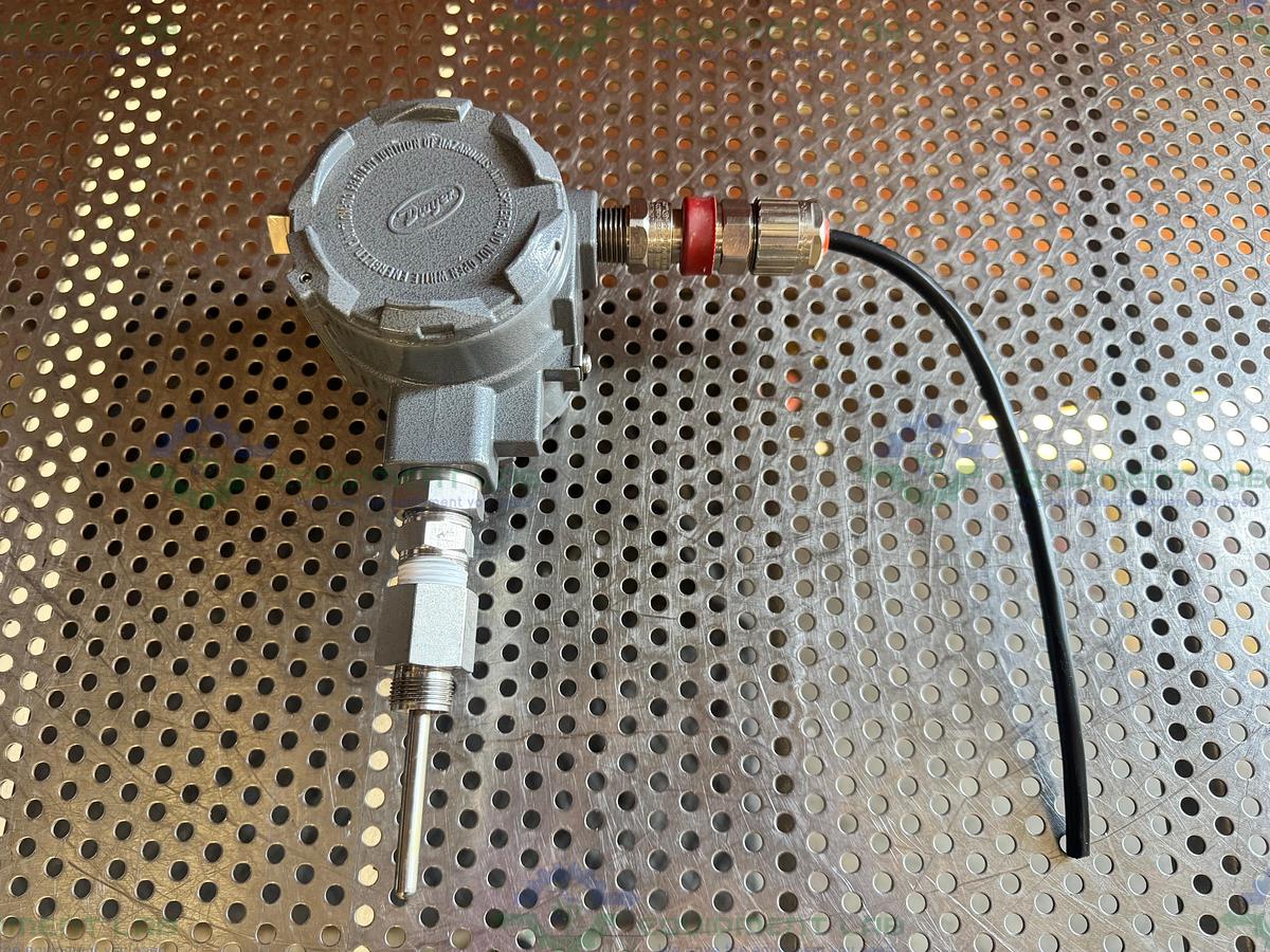 Used Dwyer TTE-104-W Temperature Transmitter 10-35 VDC