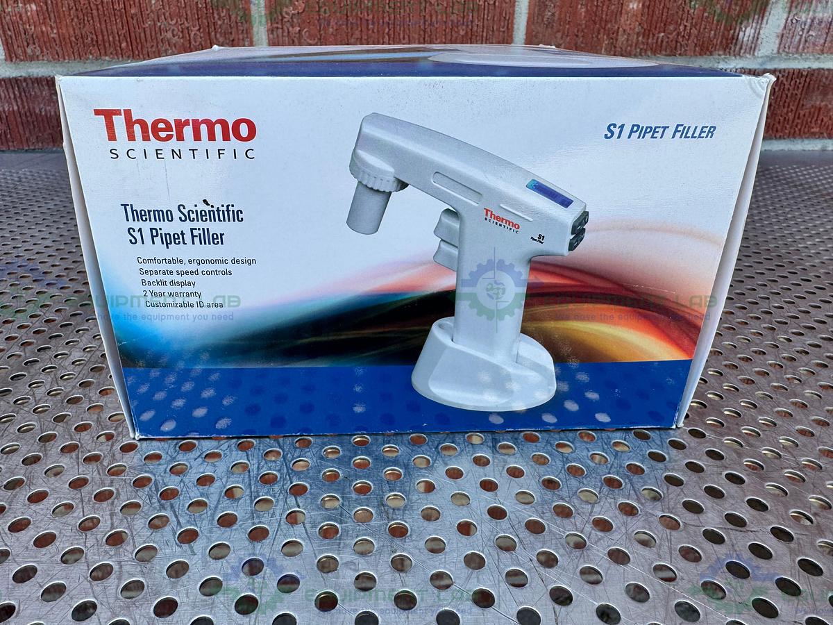 Thermo Scientific S1 Pipet Filler with Accessories