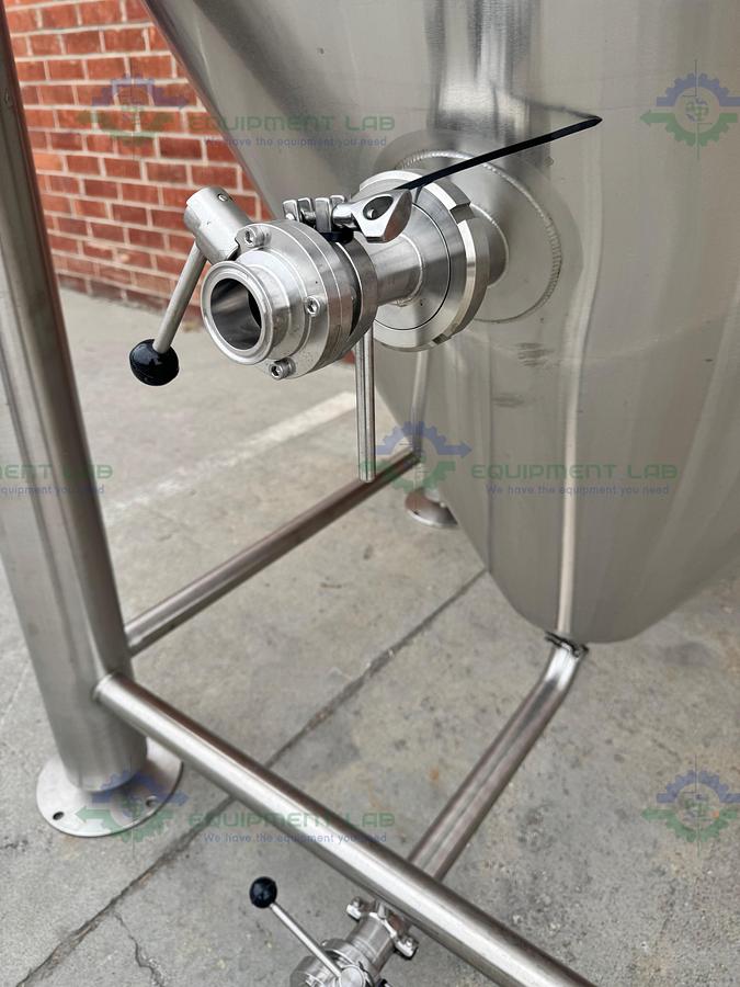 Used Blackstone Ventures 4700 L/30 BBL Stainless Steel Jacketed Fermentation Tank