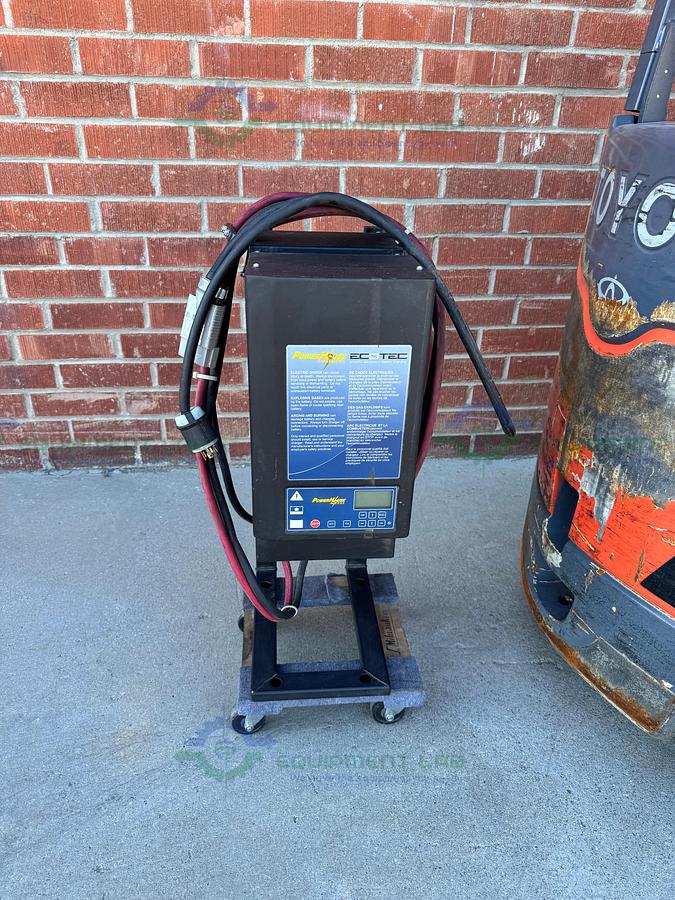 Used Toyota 8FBCU25 Electric Forklift 5000 lbs Capacity 4 Stage Mast w/ Charger