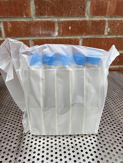 Used Box of 40 - Falcon  355001 Sterile Tissue Culture Flask 600 mL w/ Blue Vented Cap