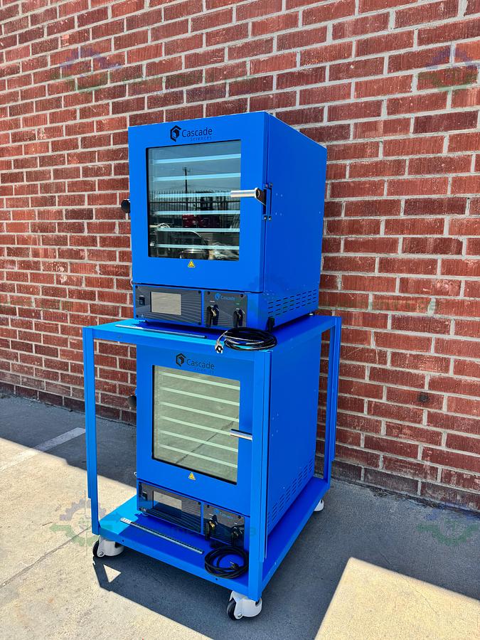 Used Cascade CVO-5 Double Up Vacuum Oven 14.4C to 150C, 4.5 Cu. Ft w/ Shelves