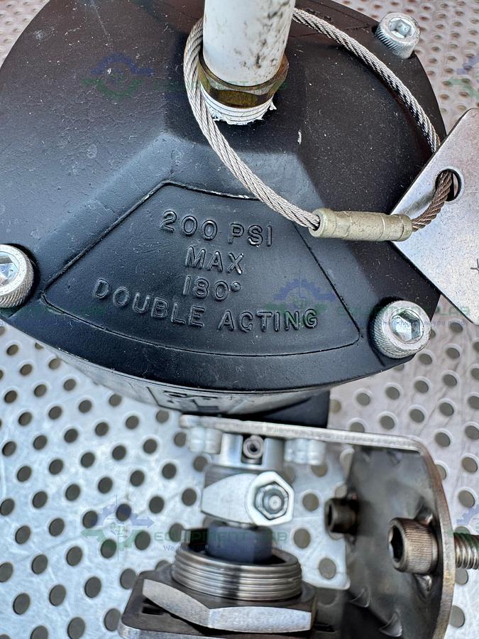Used Whitey/Swagelok 153 DA Pneumatic Double Acting Actuator 200 PSI w/ SS45XS8 Valve