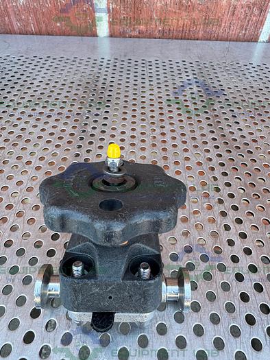 Used ITT Pure Flo 316L Stainless Steel Diaphragm Valve w/ 1/2" Sanitary Fitting