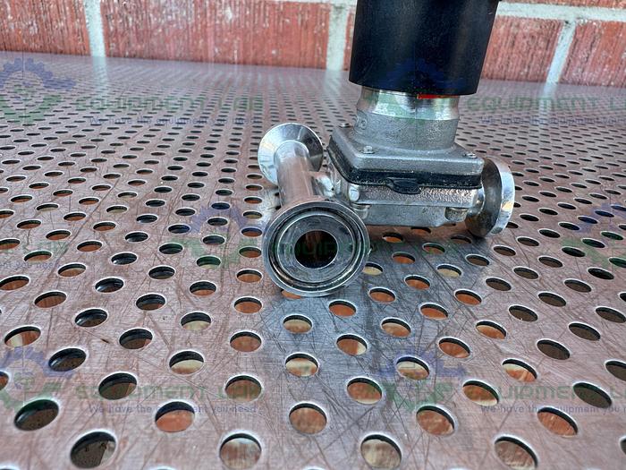 Used ITT Pure Flo 3- Way 316L Diaphragm Valve w/ 1/4" to 1/2" Sanitary Fitting