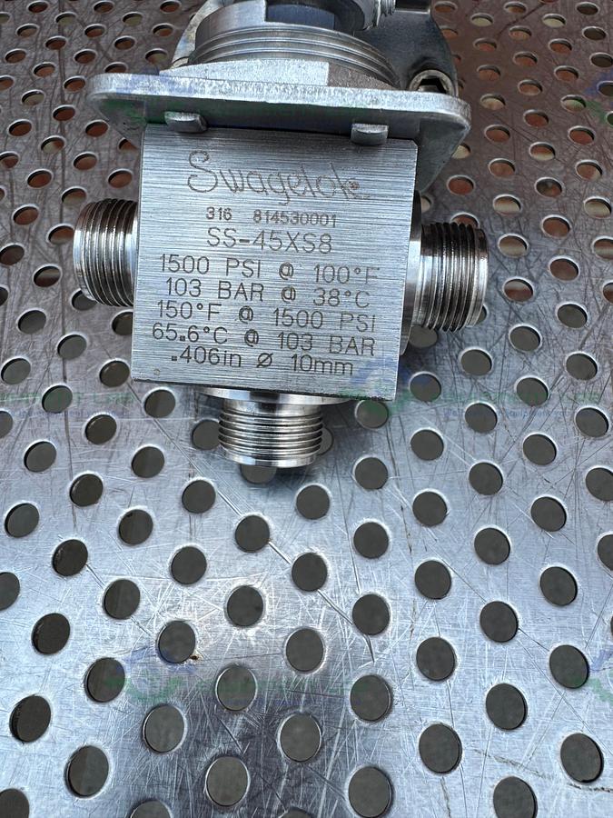 Used Whitey/Swagelok 153 DA Pneumatic Double Acting Actuator 200 PSI w/ SS45XS8 Valve