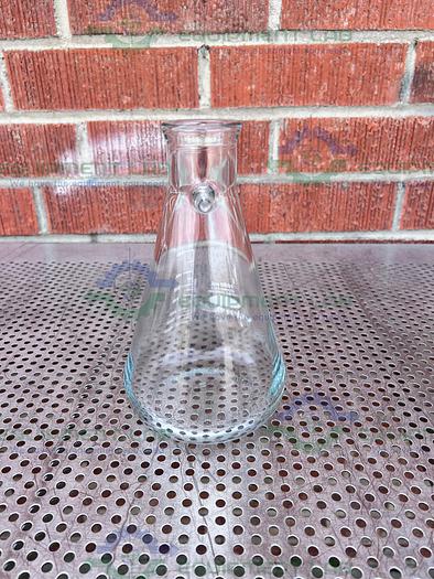 Used VWR 89000-386 Glass Filtering Flasks with Capacity Scale 1000 mL