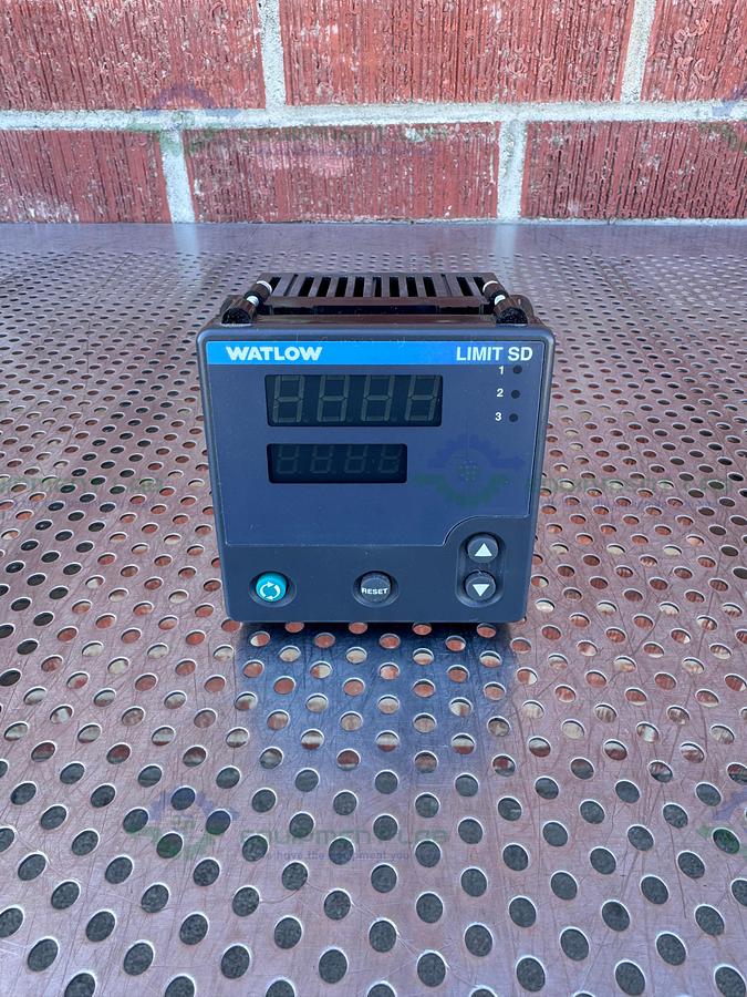 Used Watlow  SD4L-HJAE-AARG SD Series Limit Digital Controller