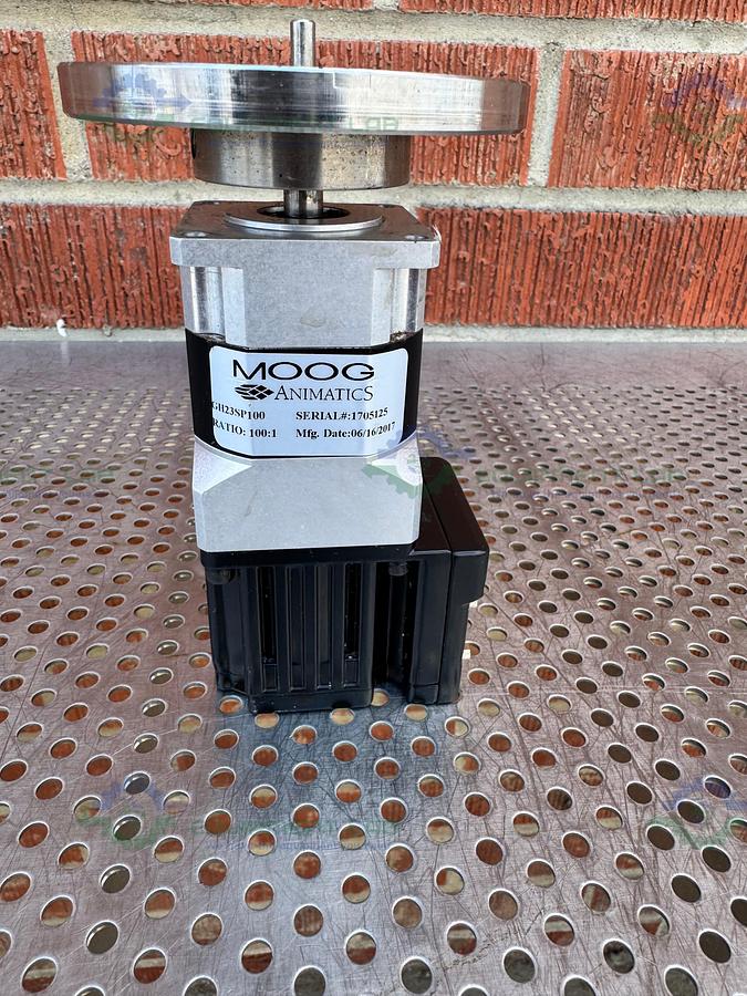 Used Moog SM23165DT-DE Integrated Servo Smart Motor w/ Moog GH23SP100 Gear Box 100:1