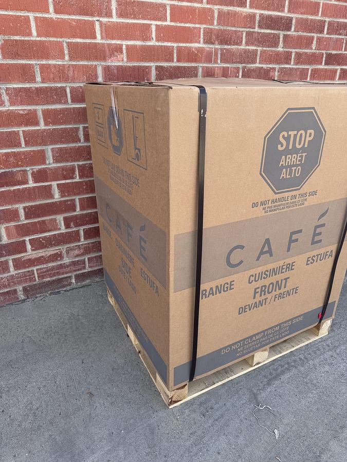 GE Cafe 36" Smart 6 Burner Dual Fuel Range w/ Convection in Matte Black