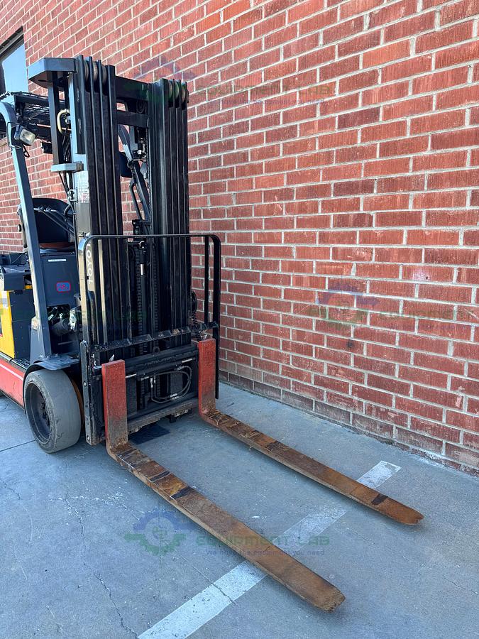 Used Toyota 8FBCU25 Electric Forklift 5000 lbs Capacity 4 Stage Mast w/ Charger